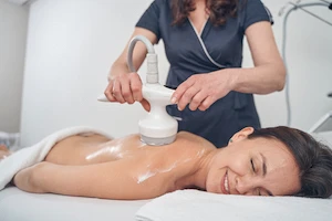 Lenf Drenaj - Lenf Drenaj, vücuttaki atık maddelerin daha hızlı ve etkili bir şekilde atılmasını sağlar ve aynı zamanda vücutta meydana gelen şişlikleri azaltır.