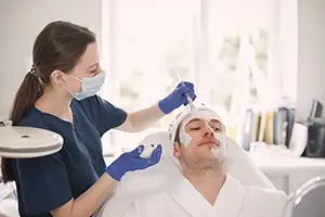 Profesyonel Cilt Bakımı - Cildinizi profesyonel olarak yenileyin ve canlandırın, son teknolojik cilt bakımı hizmetlerimizle.